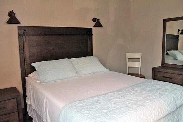 Carriage House Queen Bed